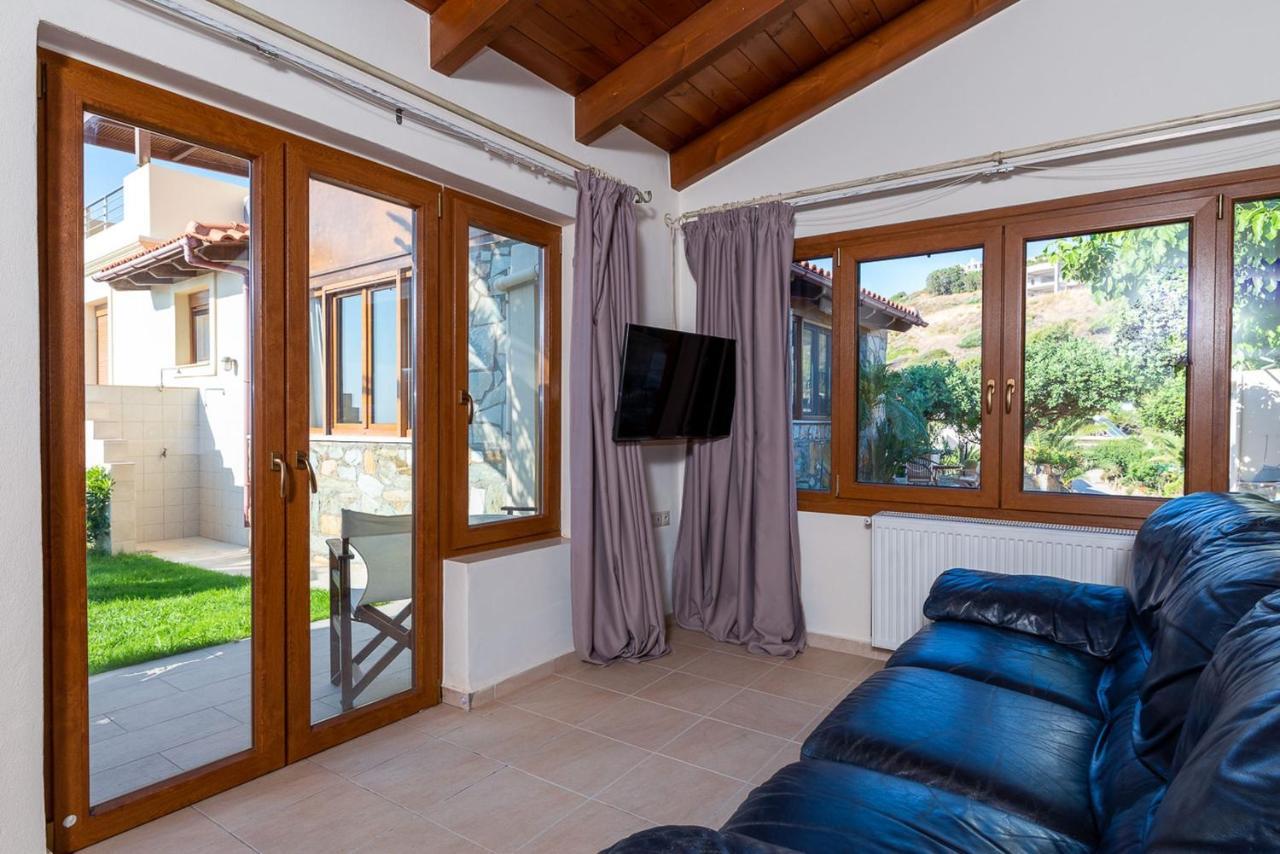 Vitamin Sea Luxury Villas アギア・ペラギア エクステリア 写真